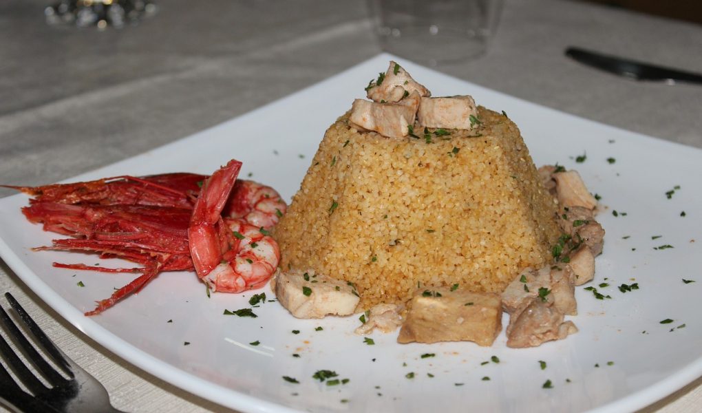 Le fameux couscous algérien: un délice pour vos papilles.