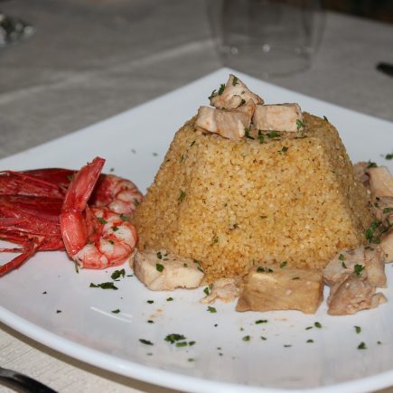 Le fameux couscous algérien: un délice pour vos papilles.